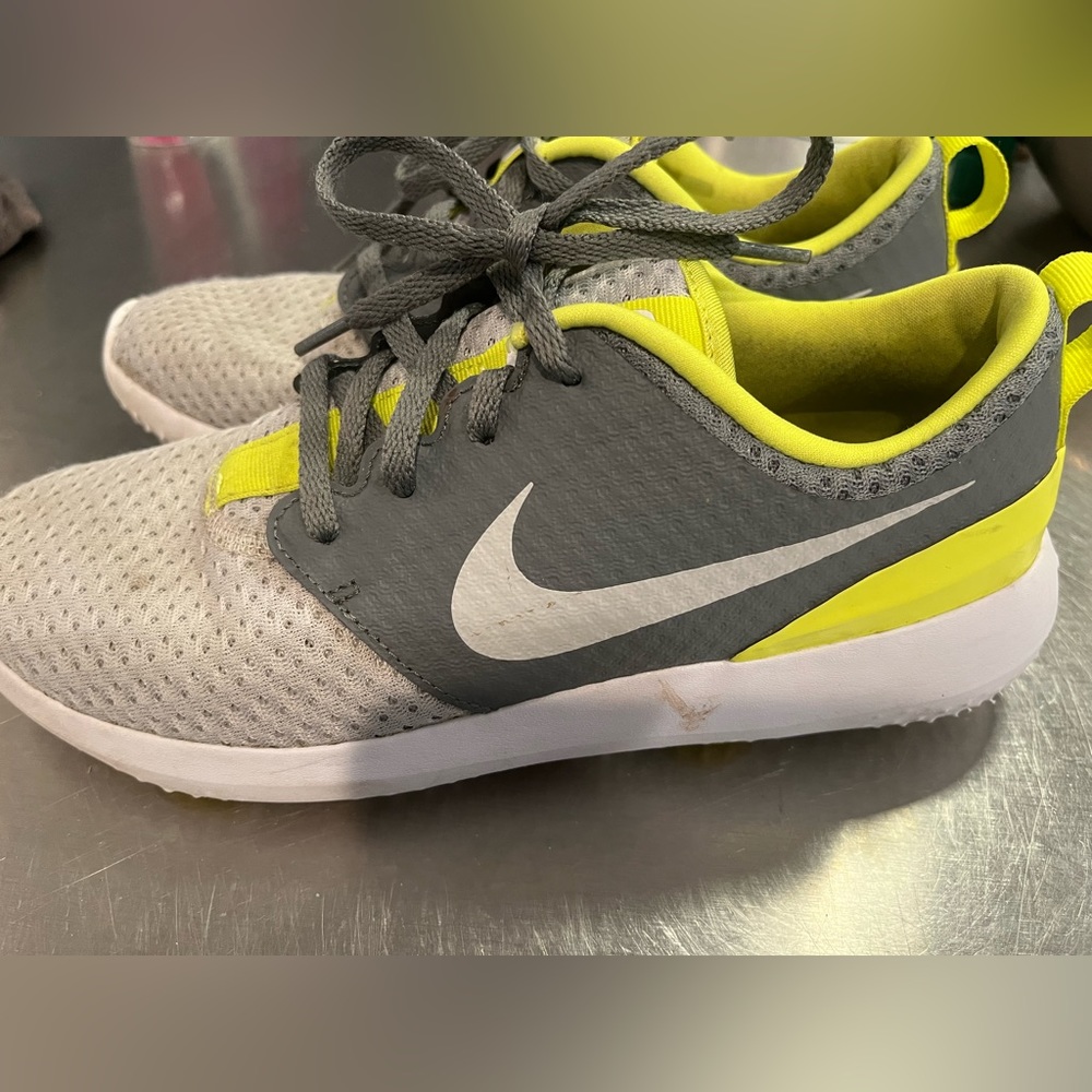 Youth Nike golf shoes